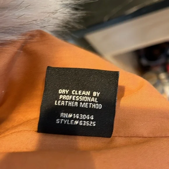 Amaryllis Leather coat with faux collar - Picture 3 of 8